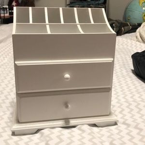 Makeup organizer